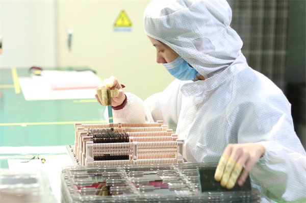 超越视觉的极致体验：7寸高清电容触摸显示屏的魅力